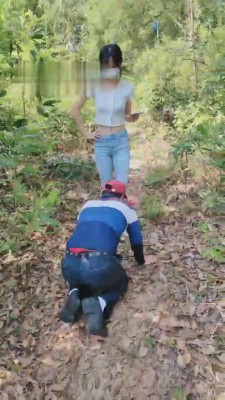 图片[4]_【高难度挑战美学】午后上山遛狗/踢踹/骑狗脖子下山 bf11006_HD绳艺资源