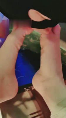 图片[4]_【猫神大人】KTV让狗品尝原味裸足 bf11101_HD绳艺资源