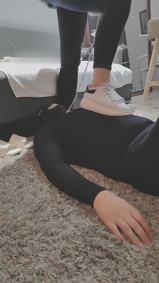 图片[7]_【乐爷】小白鞋踩踏碾压脚下奴 bf11127_HD绳艺资源