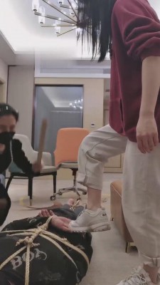 图片[7]_【夏夏绳缚】姐妹花把继父捆起来虐待【双视角版】 bf11126_HD绳艺资源