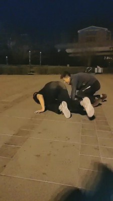 图片[2]_【雪儿】姐妹夜跑后原味棉袜户外调【完整版】 bf11217_HD绳艺资源