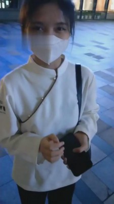 图片[2]_【梵高】真实-成功2个美女路人舔鞋闻脚 bf11224_HD绳艺资源