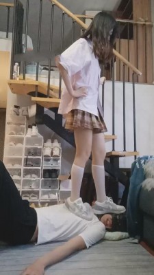 图片[9]_【丫丫啊】萝莉S塞上嘴各种鞋全体重踩踏 bf11346_HD绳艺资源