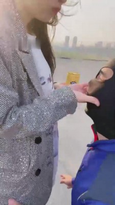 图片[8]_【二宝】精彩!三网红户外重度踢踹虐废狗【双视角版】 bf11289_HD绳艺资源