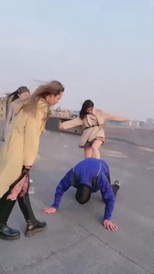 图片[11]_【二宝】精彩!三网红户外重度踢踹虐废狗【双视角版】 bf11289_HD绳艺资源