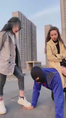 图片[12]_【二宝】精彩!三网红户外重度踢踹虐废狗【双视角版】 bf11289_HD绳艺资源