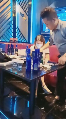 【莫妮卡】陪酒小妹KTV暴揍双M【双视角版】 bf11360_HD绳艺资源