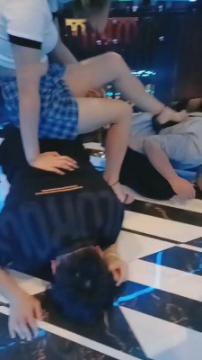 图片[12]_【莫妮卡】陪酒小妹KTV暴揍双M【双视角版】 bf11360_HD绳艺资源