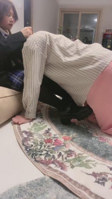 【颜颜艾斯s】JK小皮鞋踩下贱狗 bf11400_HD绳艺资源