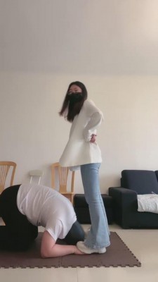 【玖幽】贱狗不愿意跪爬被抽打 bf11377_HD绳艺资源