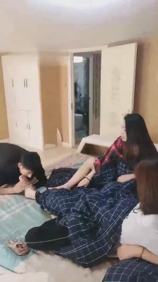 【雪儿】伺候双主起床/喝圣水/人体座椅 bf11428_HD绳艺资源