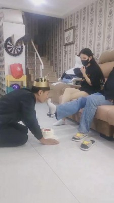 图片[2]_【雪儿】双S脚踩蛋糕喂寿星狗 bf11456_HD绳艺资源