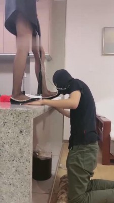 图片[8]_【深圳万一情侣】看车模黑丝女友虐绿帽狗 bf11555_HD绳艺资源