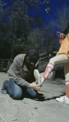 图片[6]_【傲柔】公园脏小白鞋棉袜公开羞辱-路人围观 bf9742_HD绳艺资源