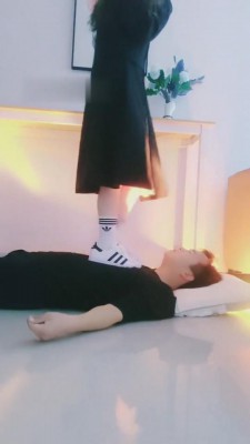 【九九绳艺导师】白袜白鞋全体重踩踏/碾压/深喉 bf9754_HD绳艺资源