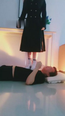 图片[2]_【九九绳艺导师】白袜白鞋全体重踩踏/碾压/深喉 bf9754_HD绳艺资源