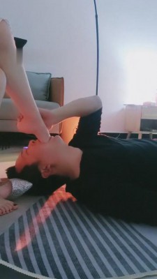 图片[10]_【九九绳艺导师】白袜白鞋全体重踩踏/碾压/深喉 bf9754_HD绳艺资源