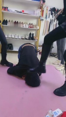 图片[3]_【悦女皇】三主虐狗-耳光/辱骂/踢踹/舔鞋 bf9838_HD绳艺资源