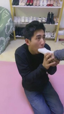 图片[9]_【悦女皇】三主虐狗-耳光/辱骂/踢踹/舔鞋 bf9838_HD绳艺资源