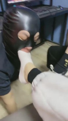 图片[2]_【曦晨】王八被抓玩弄贱畜生/泡面包白袜/裸足深喉【完整版】 bf9873_HD绳艺资源