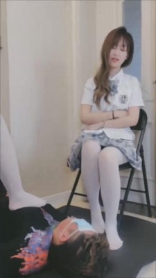 【小怡】萝莉学生双S抽狗脸脚耳光 bf9940_HD绳艺资源