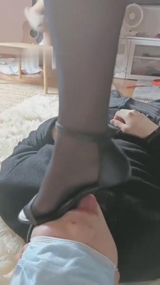 图片[2]_【飞扬绳艺导师】黑丝高跟凉鞋踩踏/丝足踩踏 bf9927_HD绳艺资源