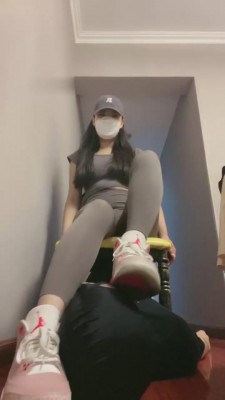 【琳琳】健身后超臭棉袜羞辱脚奴 bf9943_HD绳艺资源