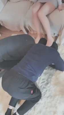 【巴莉绳艺导师】闻丝袜脚踩狗脖子 bf8030_HD绳艺资源