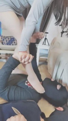 图片[3]_【巴莉绳艺导师】闻丝袜脚踩狗脖子 bf8030_HD绳艺资源