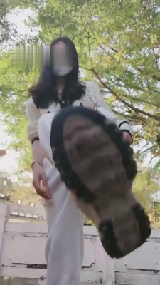 【芷晴】爬山后户外原味白袜羞辱狗 bf8077_HD绳艺资源