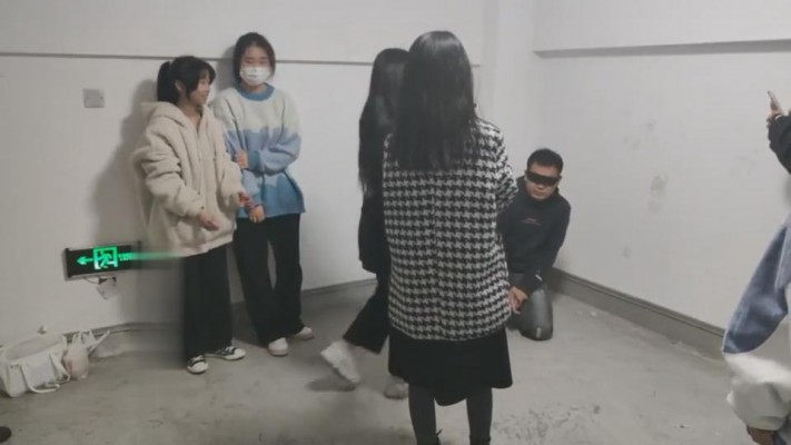 【最抗揍M】精彩-多名女学生素人狂揍狗 bf8205_HD绳艺资源