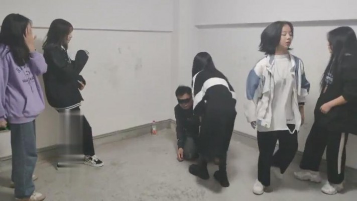 图片[2]_【最抗揍M】精彩-多名女学生素人狂揍狗 bf8205_HD绳艺资源