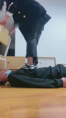 图片[4]_【白鲨】强迫舔AJ鞋/全体重踩踏 bf8241_HD绳艺资源