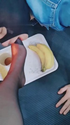 【紫荆绳艺导师】喝可乐洗脚水/吃香蕉（脚踩） bf8298_HD绳艺资源