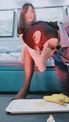 图片[4]_【紫荆绳艺导师】喝可乐洗脚水/吃香蕉（脚踩） bf8298_HD绳艺资源