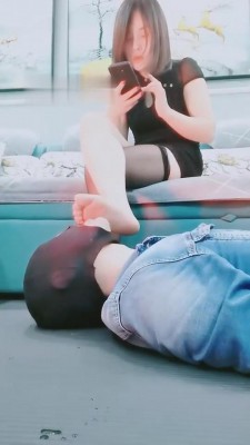 图片[6]_【紫荆绳艺导师】喝可乐洗脚水/吃香蕉（脚踩） bf8298_HD绳艺资源