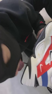 【黛黛S】喂狗吃真狗粮/踩踏喂食 bf8570_HD绳艺资源