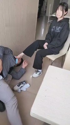 图片[3]_【德意志男神】户外刺激舔奶茶妹嫩脚还被骂bt bf8394_HD绳艺资源