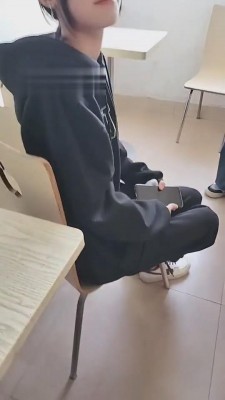 图片[4]_【德意志男神】户外刺激舔奶茶妹嫩脚还被骂bt bf8394_HD绳艺资源