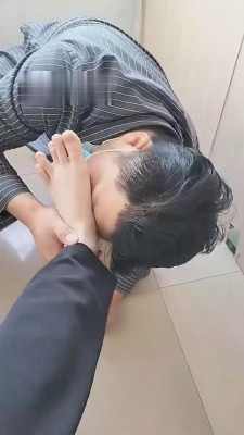 图片[5]_【德意志男神】户外刺激舔奶茶妹嫩脚还被骂bt bf8394_HD绳艺资源