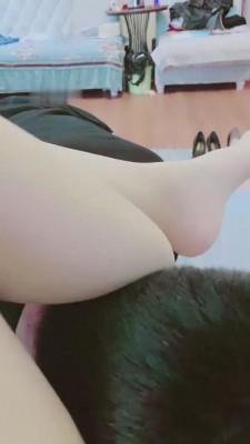 【薇薇】和一只小可爱一起舔脚【双视角版】 bf8632_HD绳艺资源