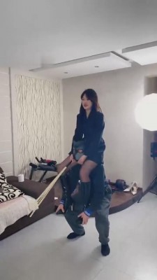 【二宝】19岁新素人开发/坐地铁一天/臭脚篇 bf8466_HD绳艺资源