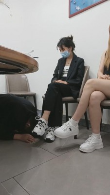 图片[3]_【小猫咪】带狗餐厅里舔素人闺蜜的脚【双视角版】 bf8885_HD绳艺资源