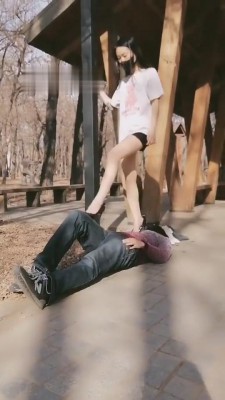 【傲柔】户外高跟踩塔-路人围观 bf8658_HD绳艺资源