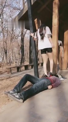 图片[2]_【傲柔】户外高跟踩塔-路人围观 bf8658_HD绳艺资源