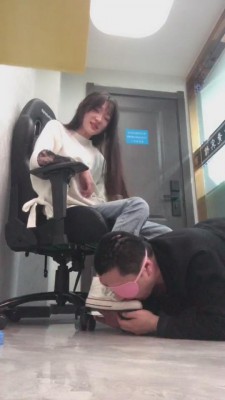 【开发素人】精神小妹文文深夜调贱畜 bf8596_HD绳艺资源