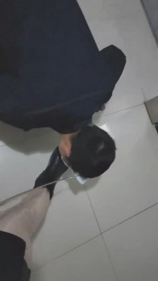 【乐爷】深夜楼道遛狗吃圣水丝袜 bf9001_HD绳艺资源