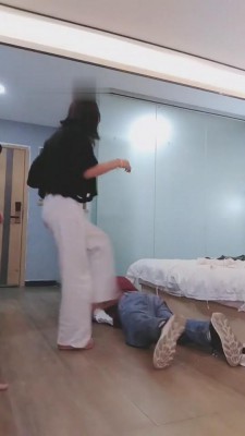 图片[3]_【德意志】4素人小姐姐群殴专场-踢裆口水高难度挑战调 bf8529_HD绳艺资源