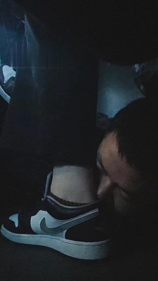 【文文文】KTV素人小姐姐脚下狗 bf10044_HD绳艺资源