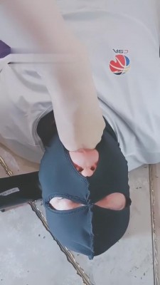 图片[9]_【羽诺】高跟/运动鞋/丝袜裸足全体重踩踏 bf8498_HD绳艺资源